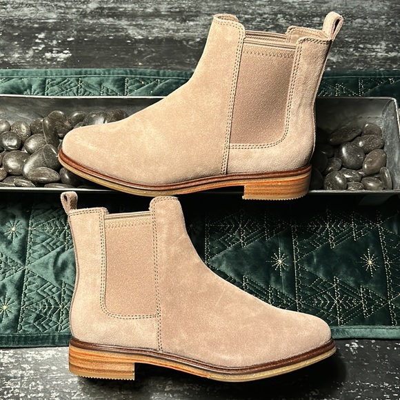 clarks arlo chelsea boots
